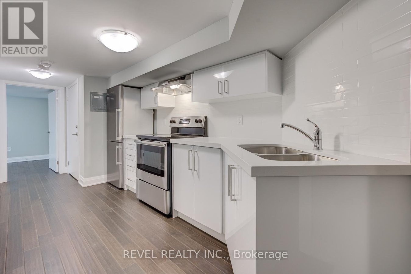 BSMT - 1064 COLLEGE STREET - Photo 3