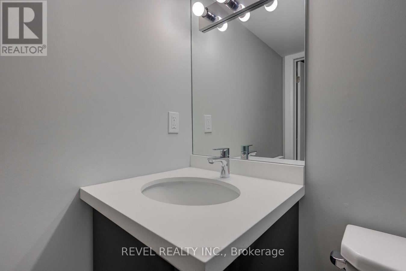 BSMT - 1064 COLLEGE STREET - Photo 9