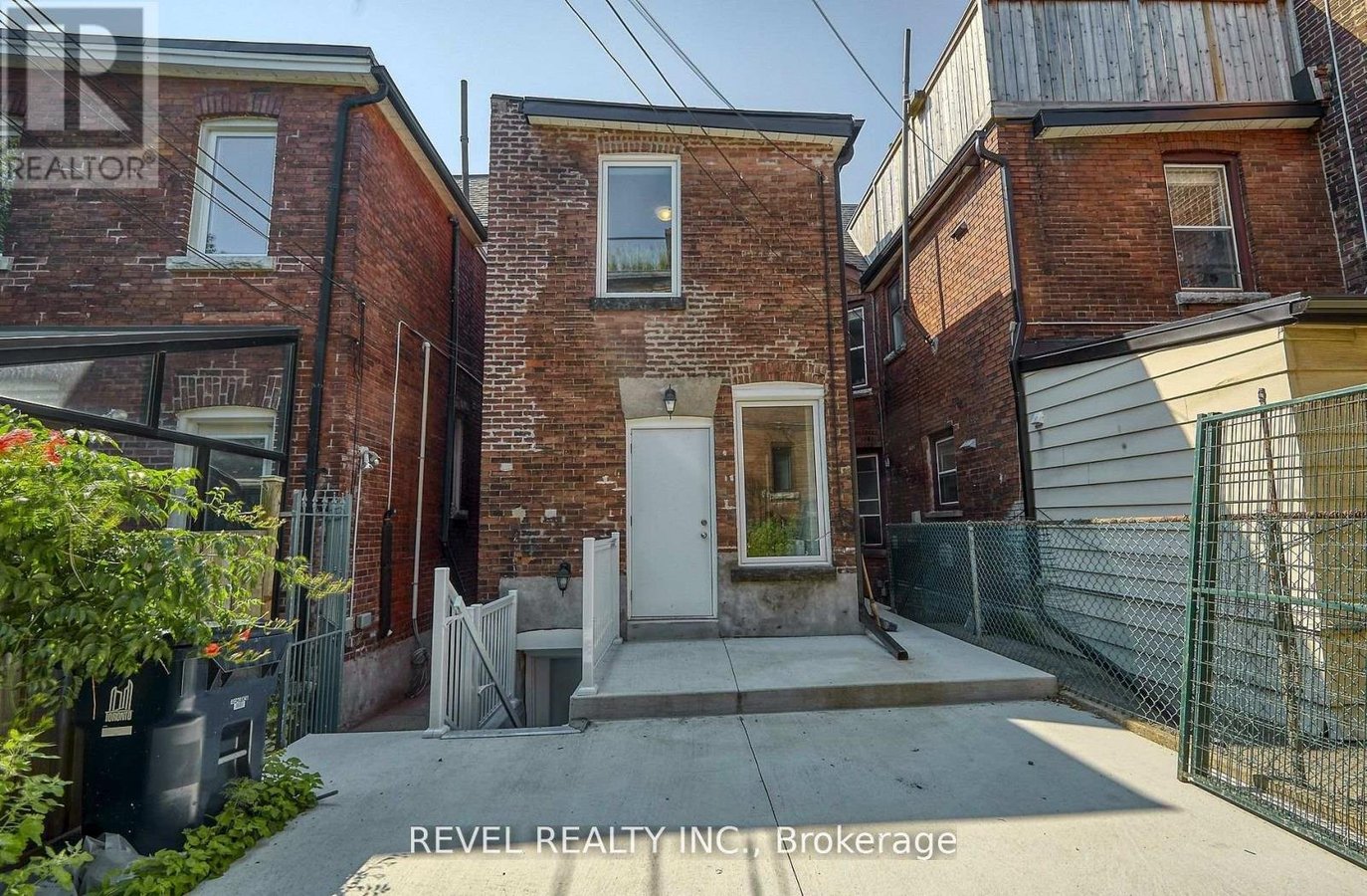 BSMT - 1064 COLLEGE STREET - Photo 11