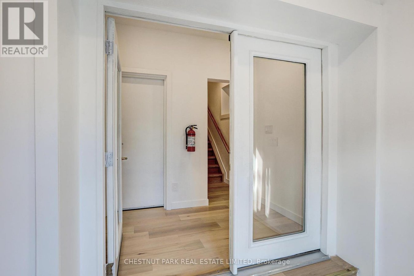 UNIT 3 - 326 ST GEORGE STREET - Photo 2