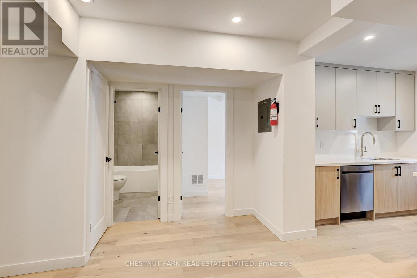 UNIT 3 - 326 ST GEORGE STREET - Photo 4