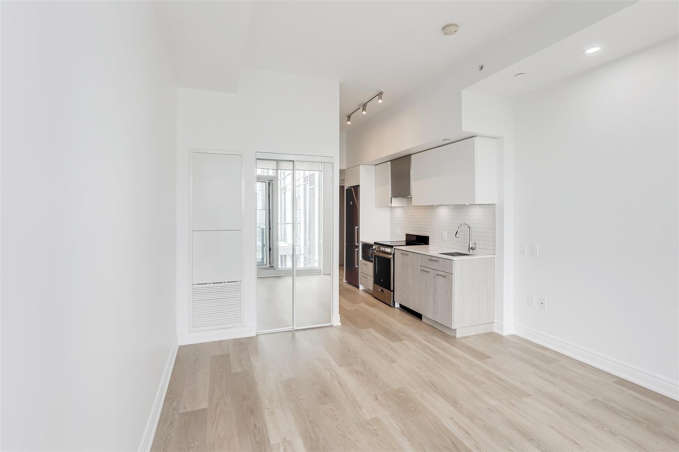 251 Jarvis Street - Photo 3