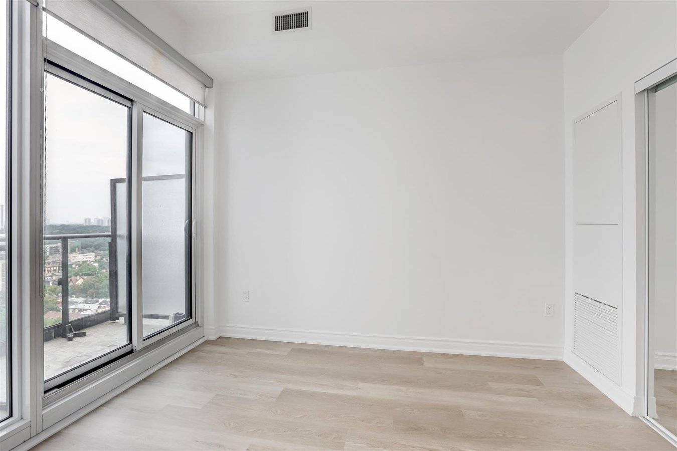 251 Jarvis Street - Photo 8