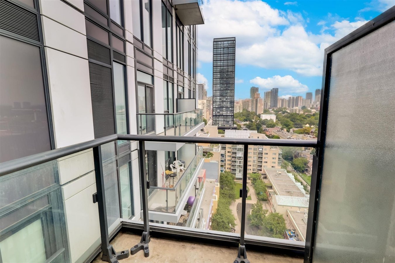 251 Jarvis Street - Photo 12