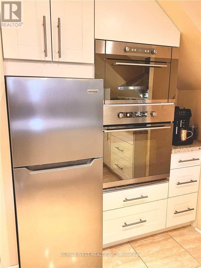 3 - 900 AVENUE ROAD - Photo 11