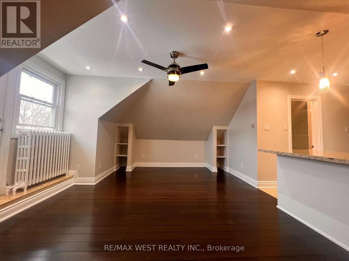3 - 900 AVENUE ROAD - Photo 16