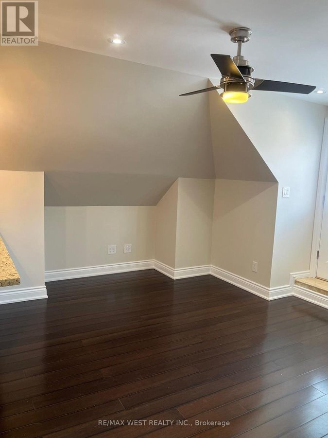 3 - 900 AVENUE ROAD - Photo 18