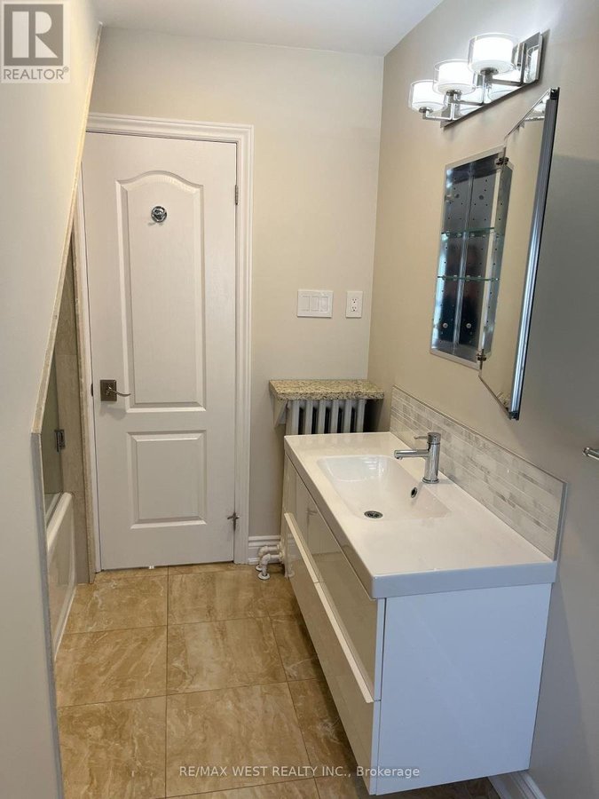 3 - 900 AVENUE ROAD - Photo 20