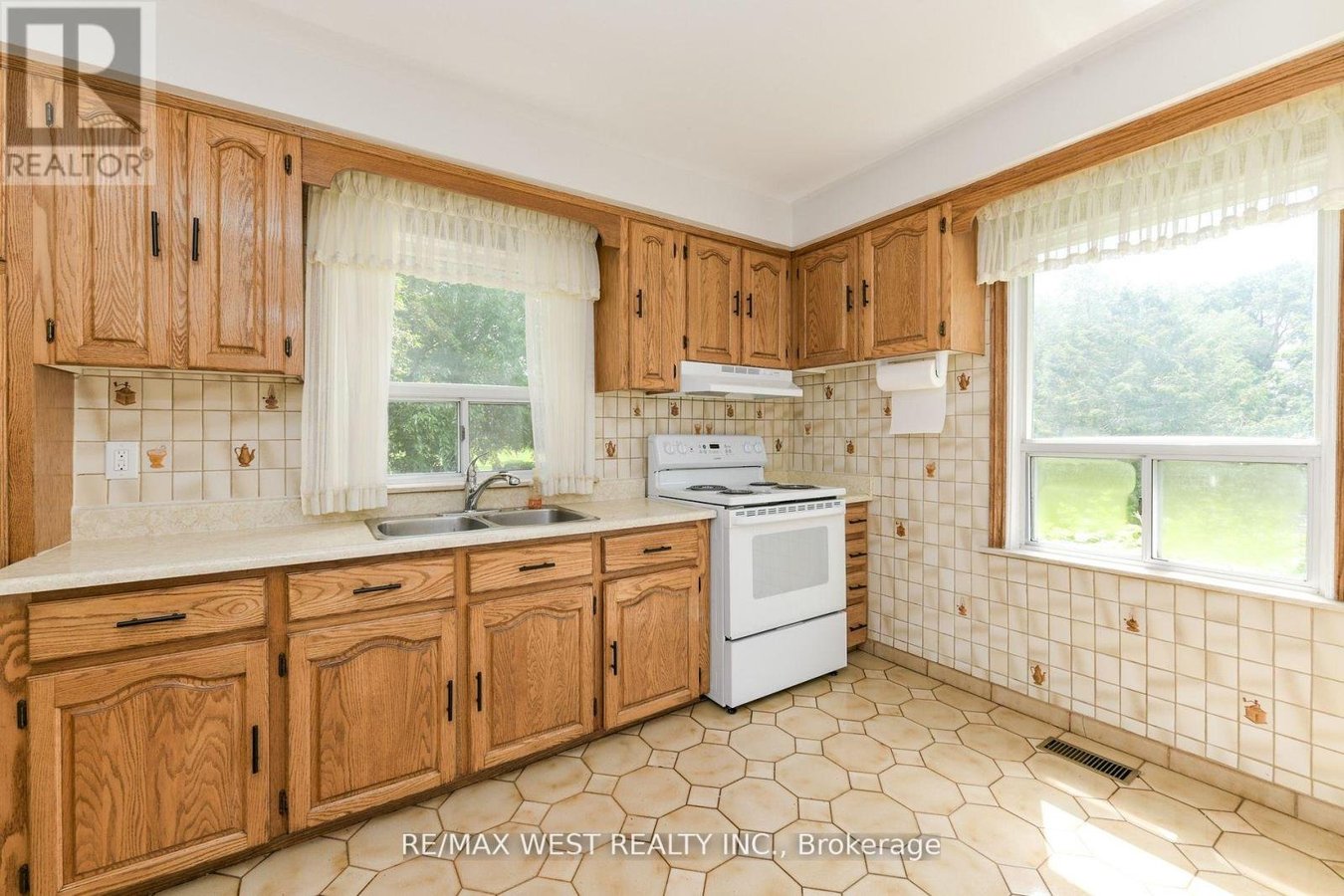 83 EAST DRIVE - Photo 12