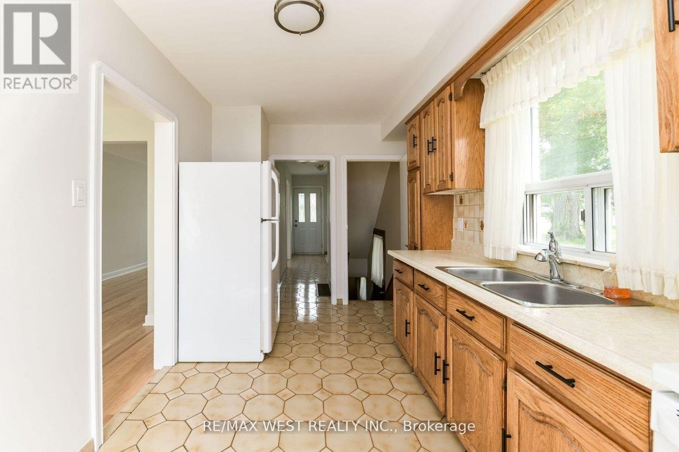 83 EAST DRIVE - Photo 14
