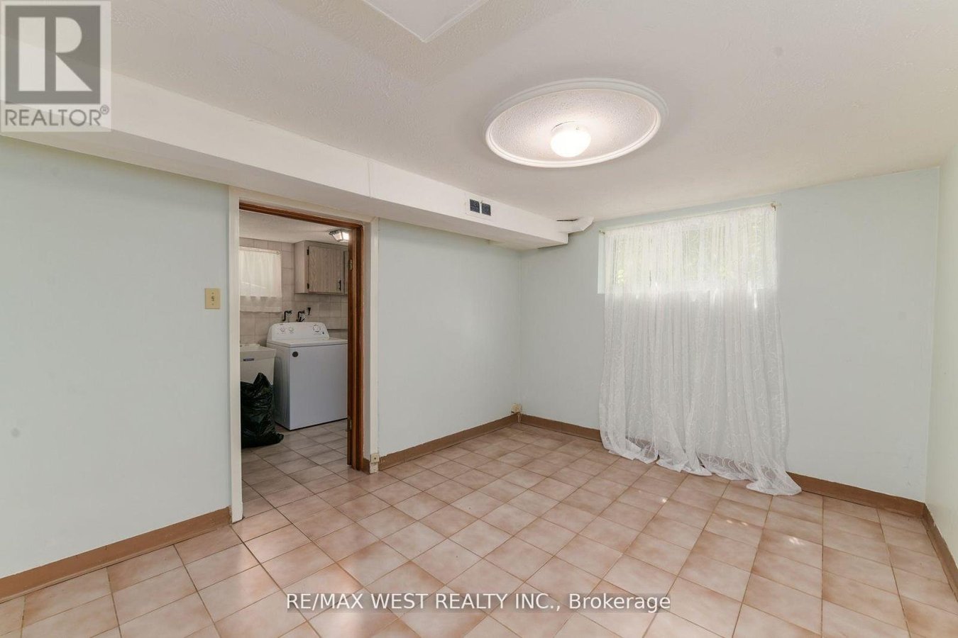 83 EAST DRIVE - Photo 32
