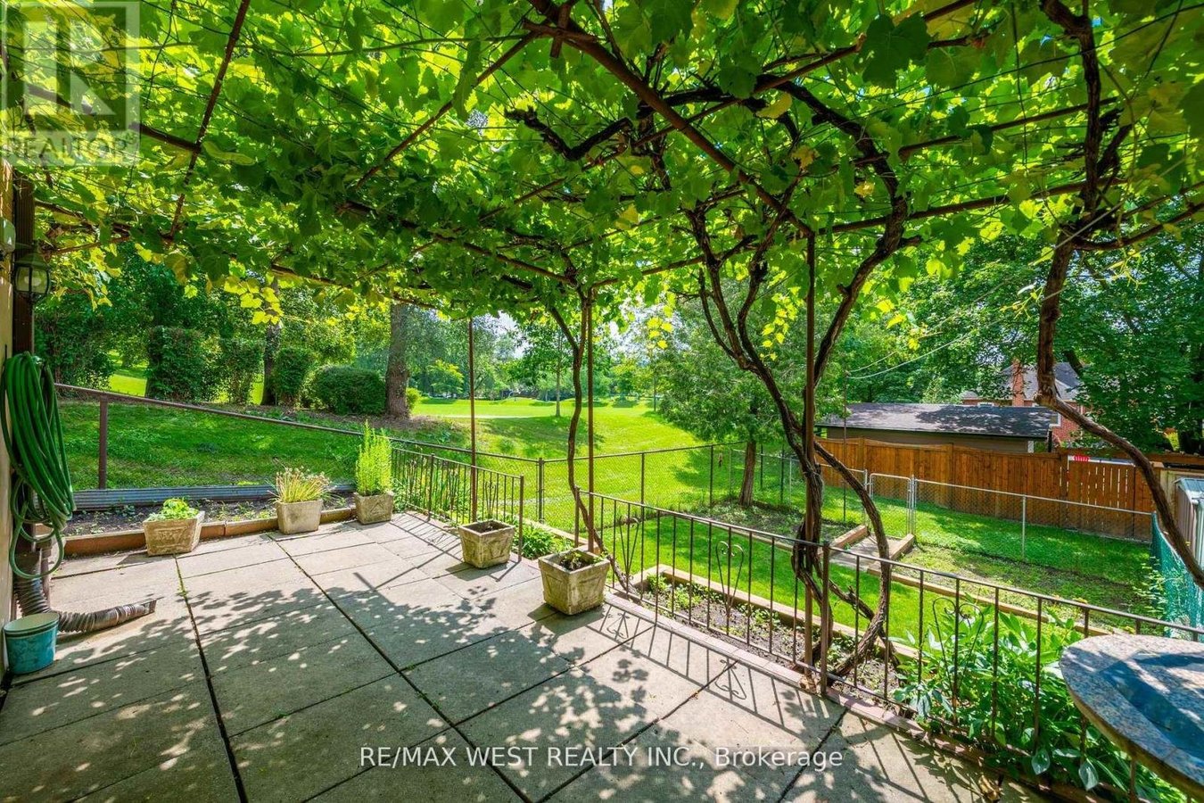 83 EAST DRIVE - Photo 37