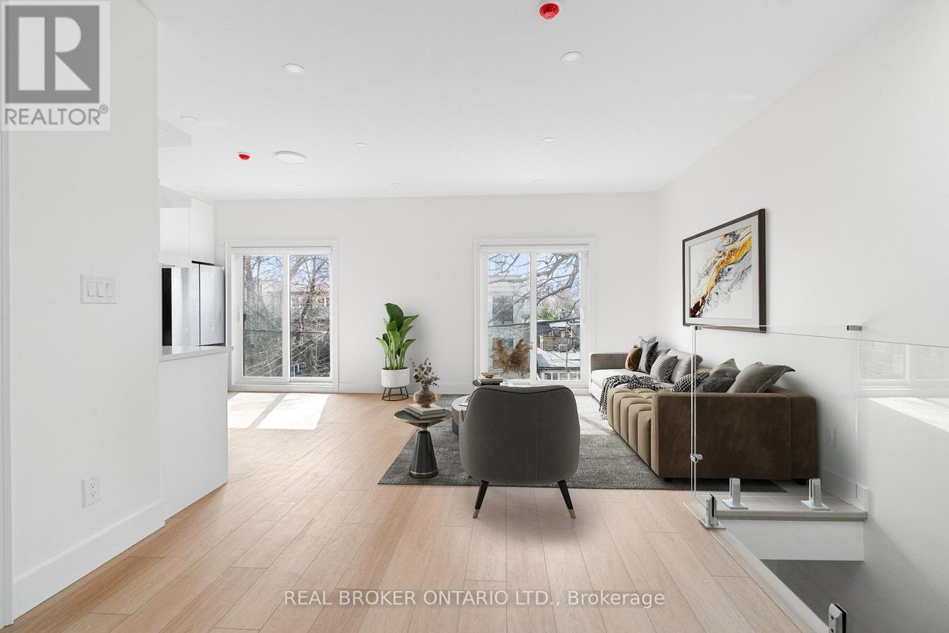 LANEWAY - 21 FARNHAM AVENUE - Photo 1