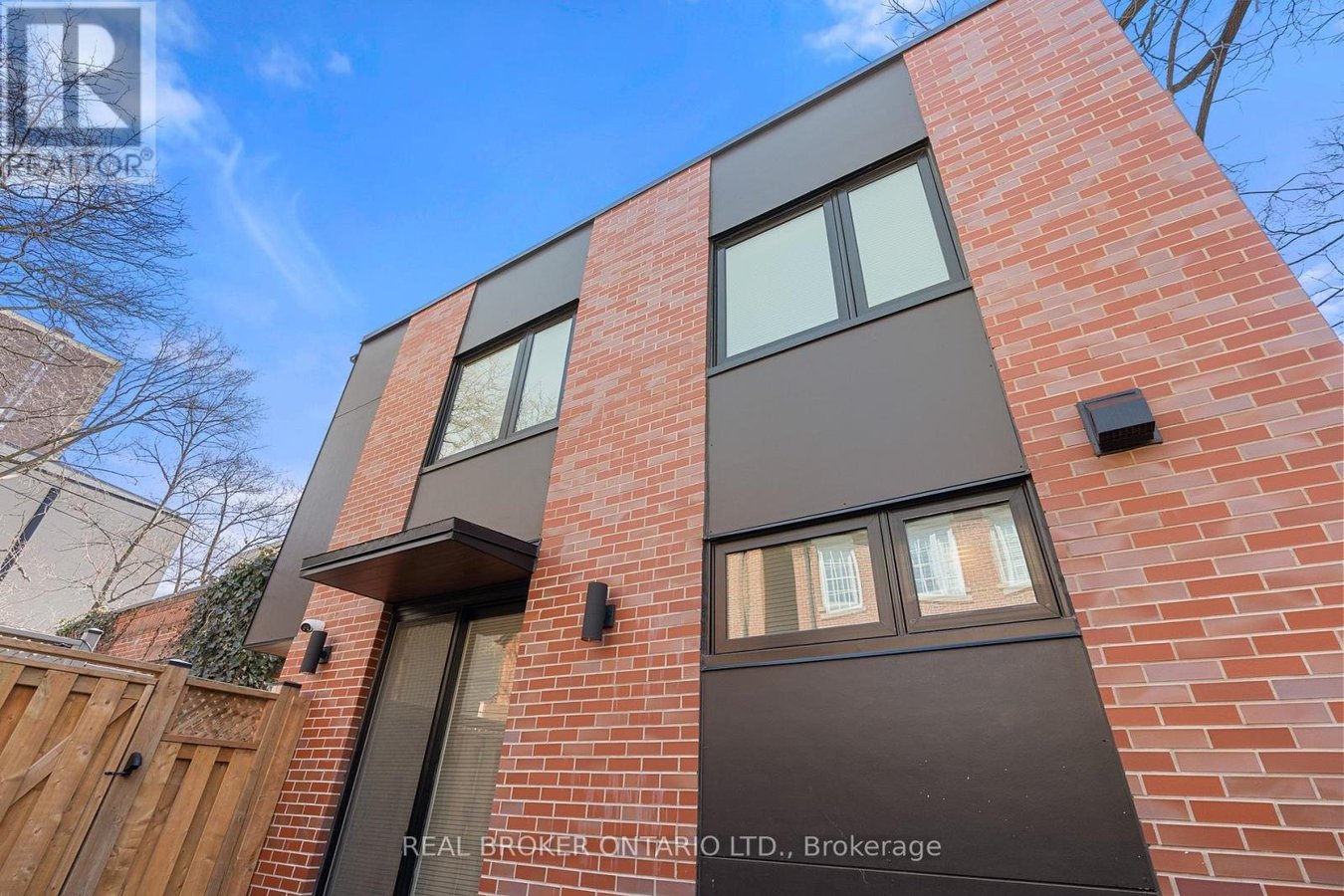 LANEWAY - 21 FARNHAM AVENUE - Photo 2