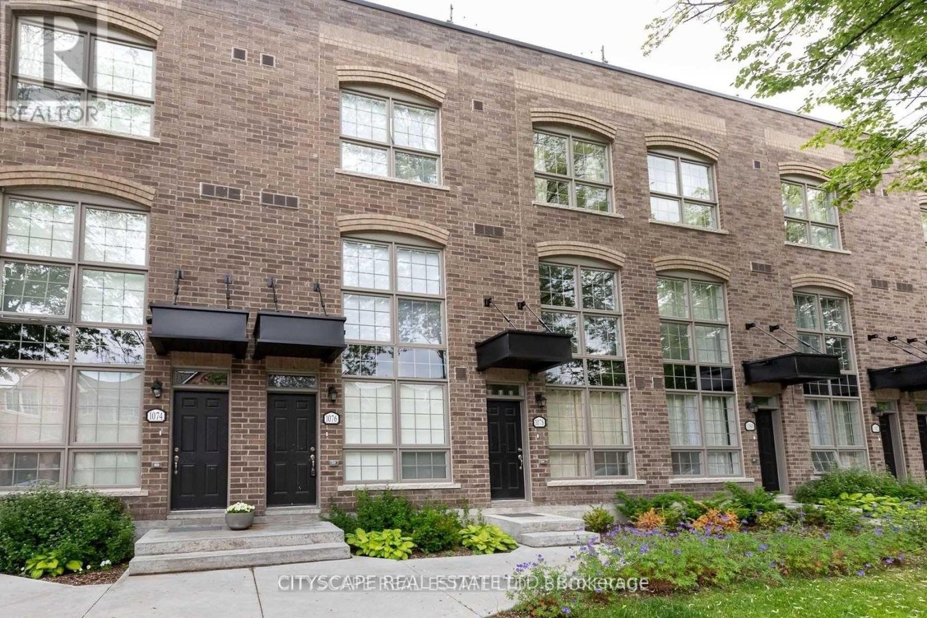 1060 LANSDOWNE AVENUE - Photo 1