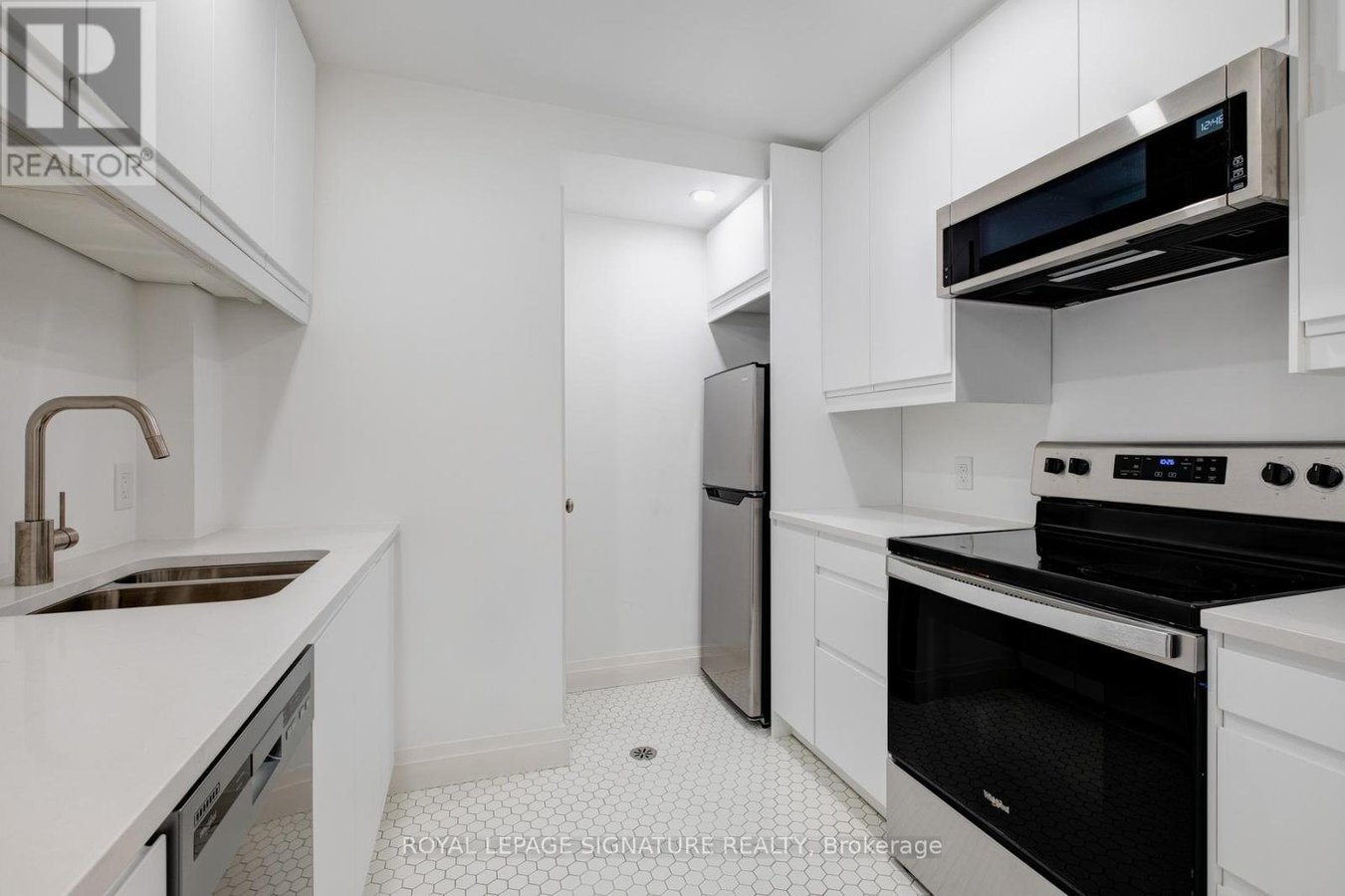 LOWER - 36 THYRA AVENUE - Photo 8
