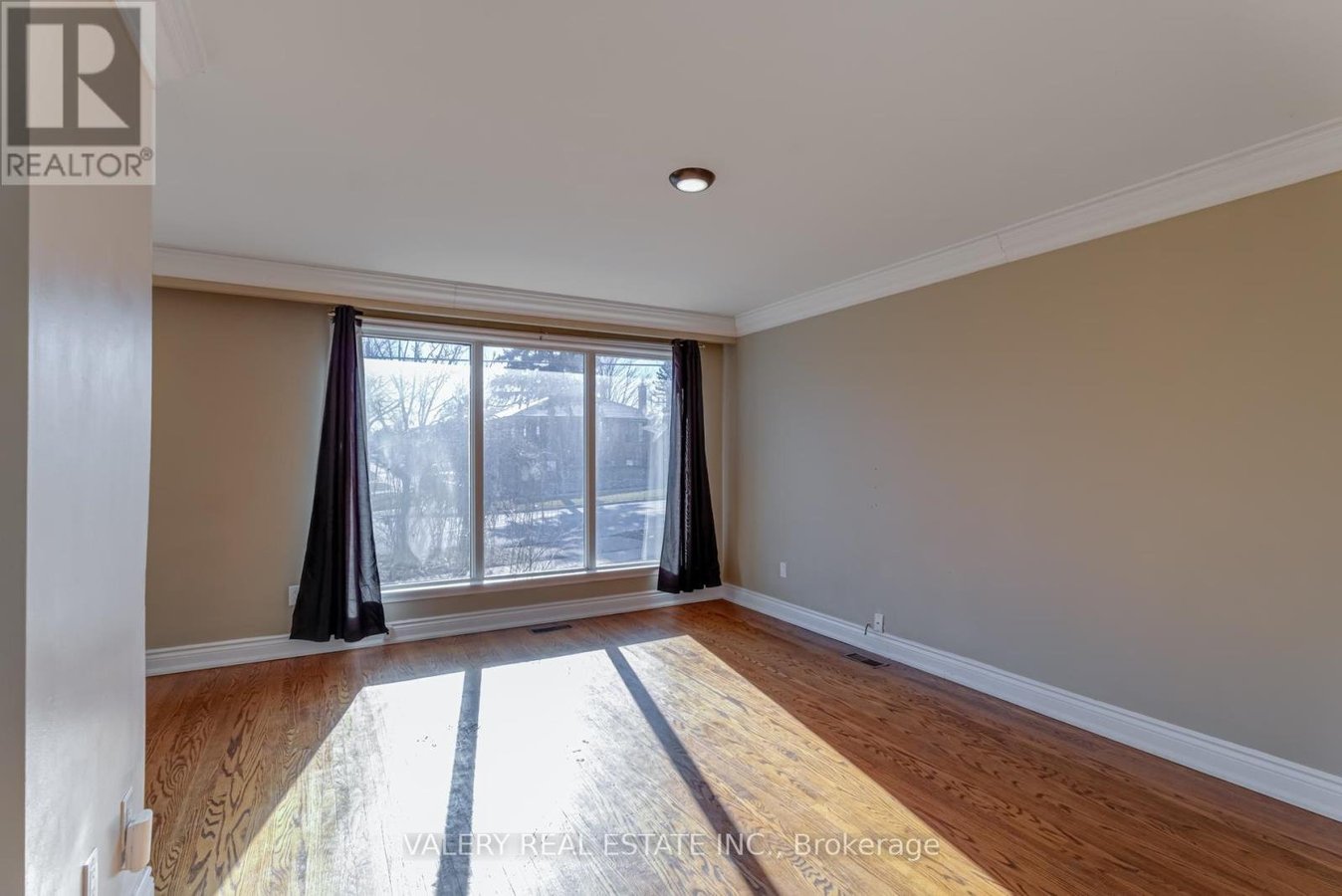 MAIN - 118 DORCOT AVENUE - Photo 2