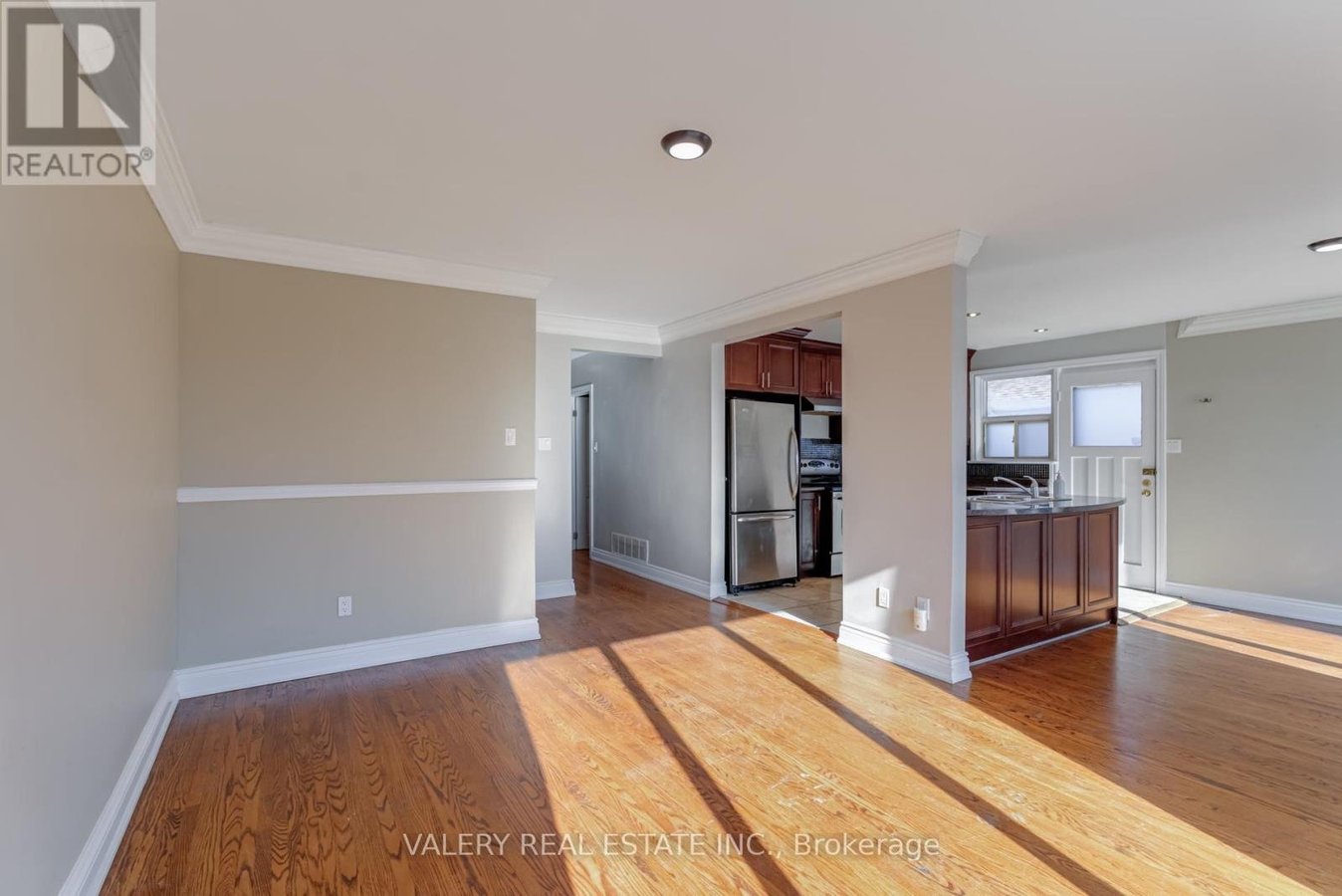 MAIN - 118 DORCOT AVENUE - Photo 4