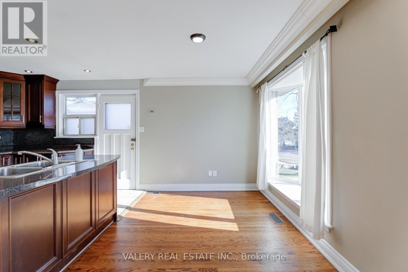 MAIN - 118 DORCOT AVENUE - Photo 5