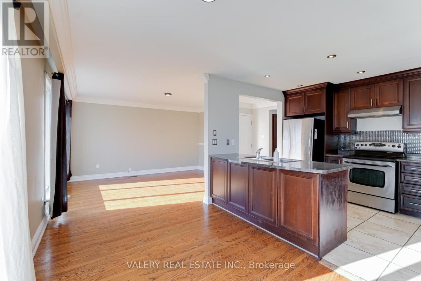 MAIN - 118 DORCOT AVENUE - Photo 6