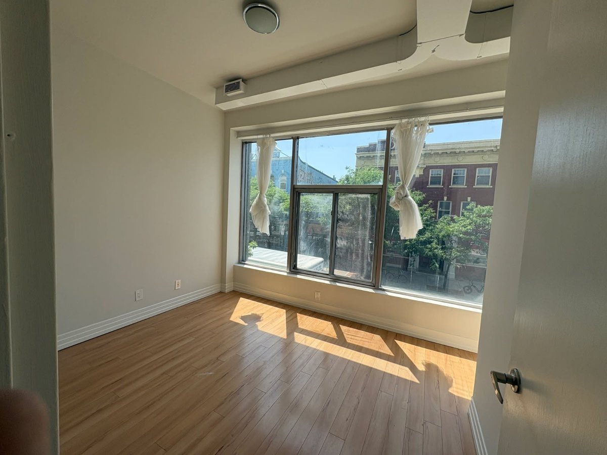 394 Bloor Street West - Photo 2