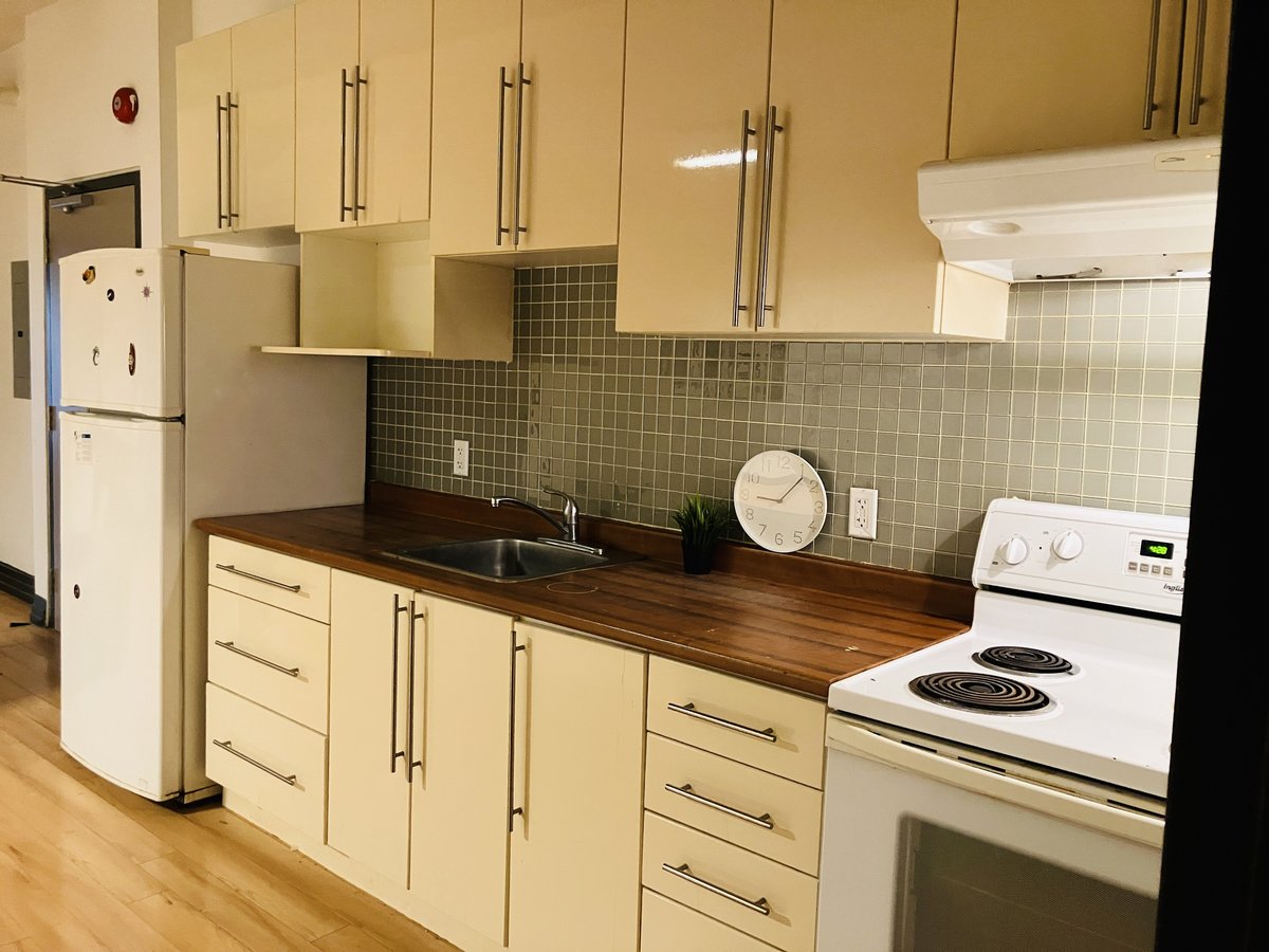 394 Bloor Street West - Photo 8
