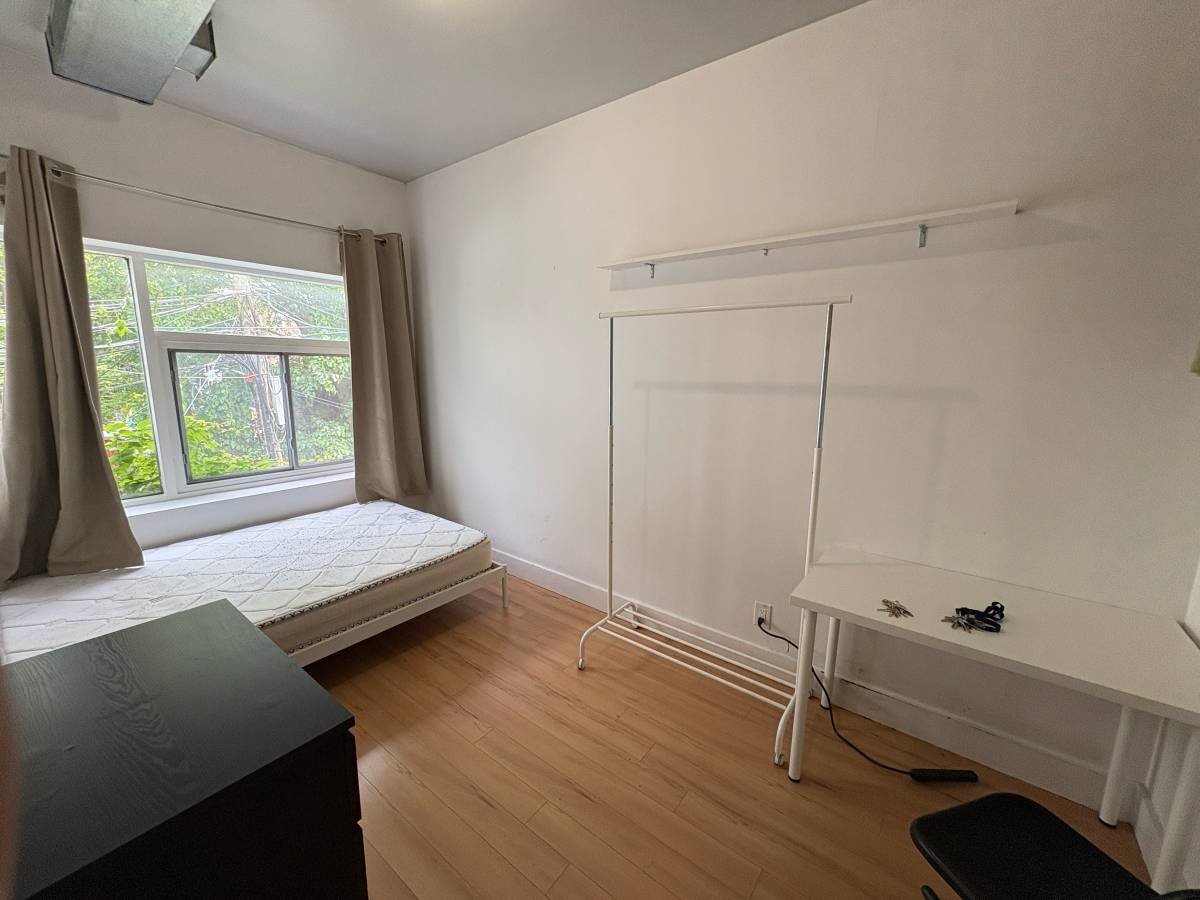 394 Bloor Street West - Photo 1