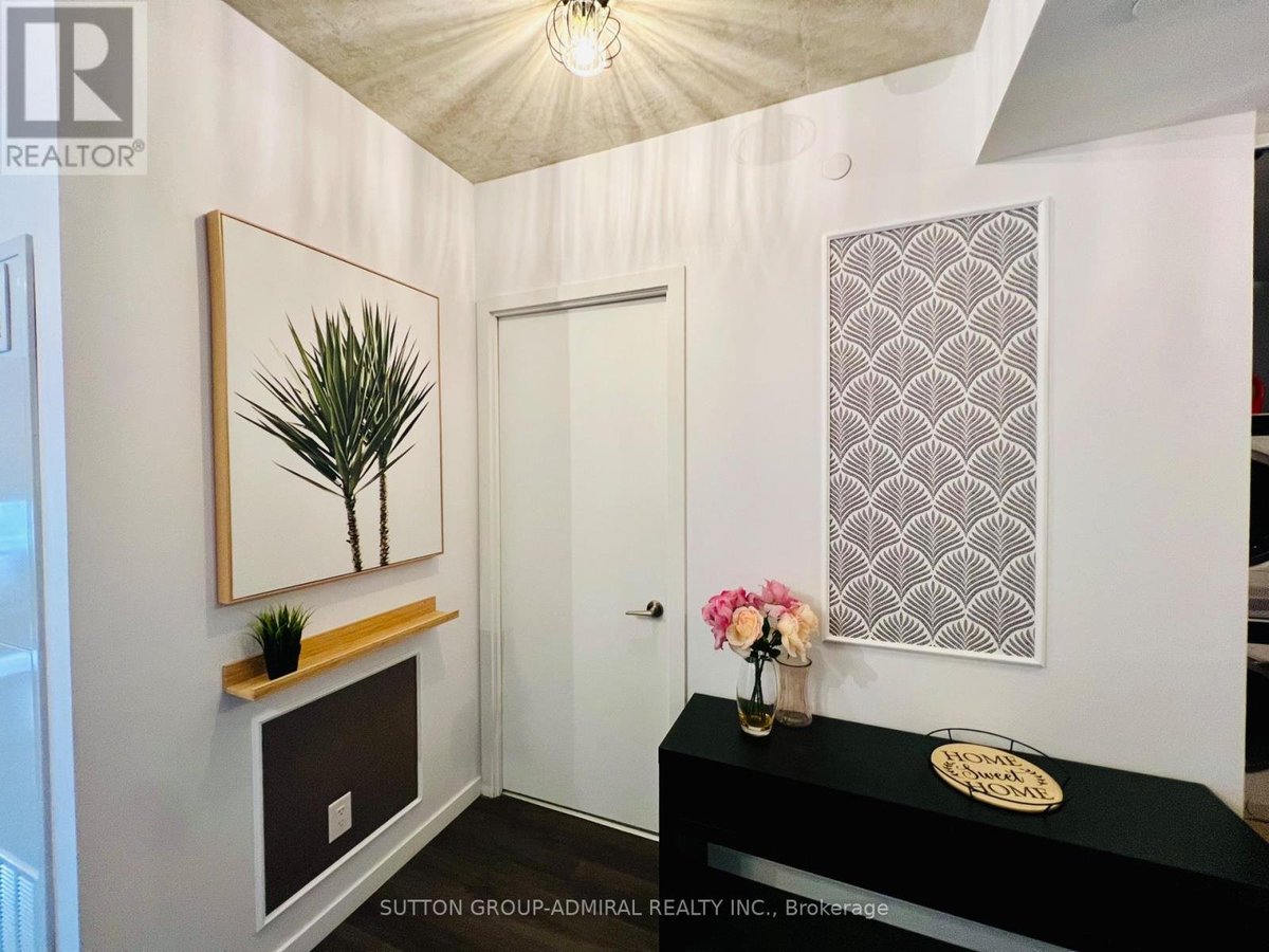 323 - 7 SMITH CRESCENT - Photo 2