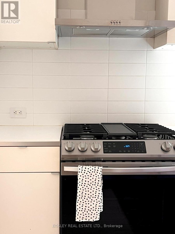 MAIN FLOOR - 41 HENDERSON AVENUE - Photo 15