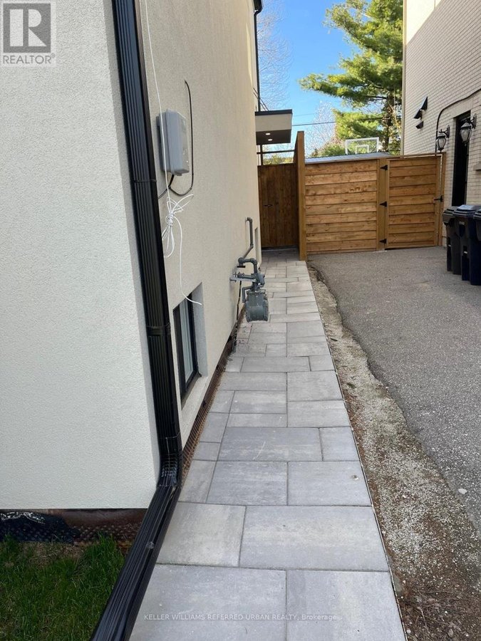 2 - 112 FAIRHOLME AVENUE - Photo 2