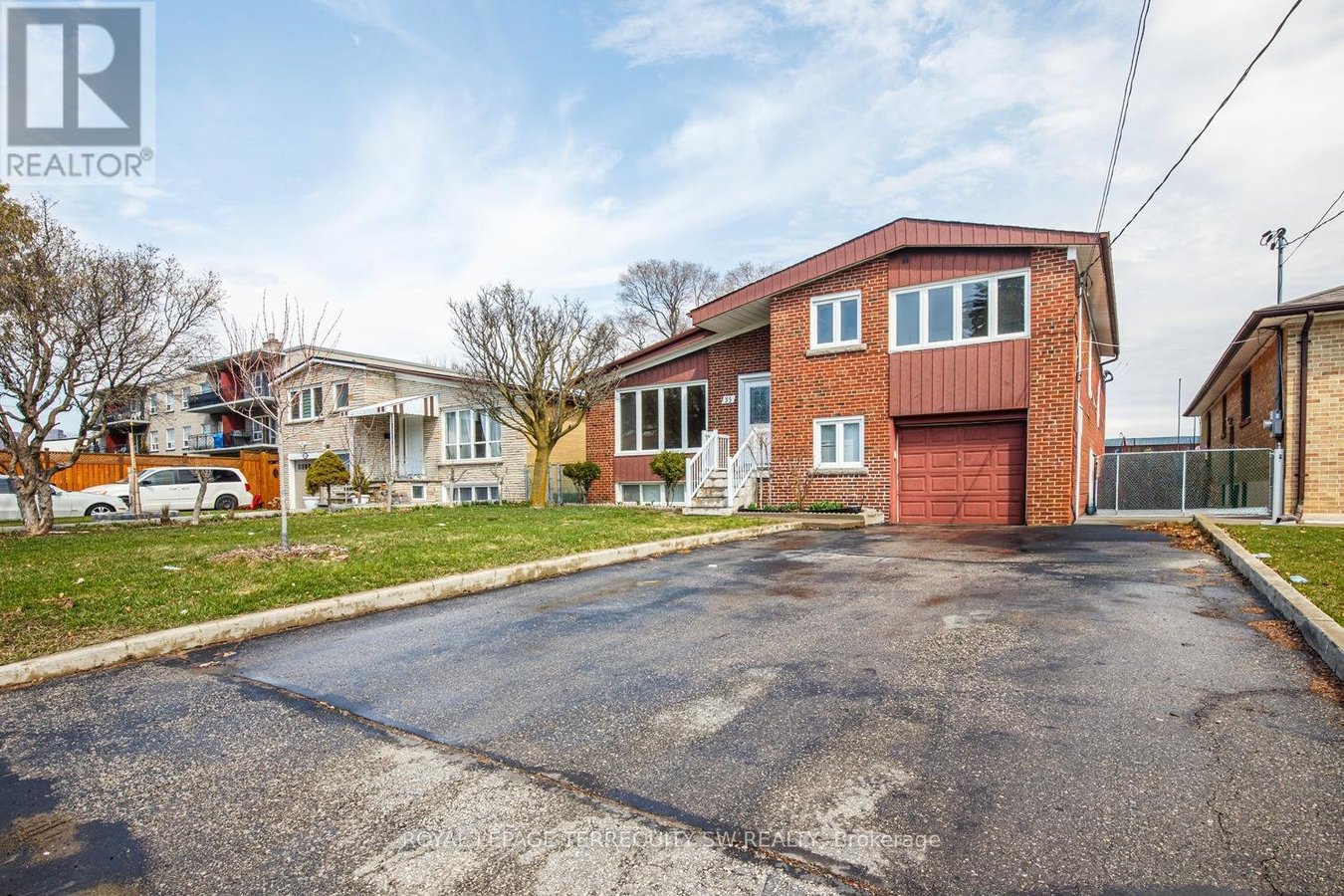 35 EUPHRASIA DRIVE - Photo 2