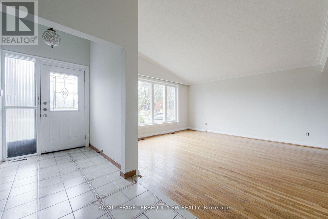 35 EUPHRASIA DRIVE - Photo 10