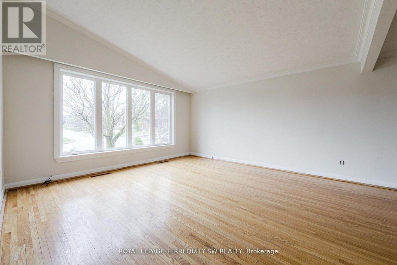 35 EUPHRASIA DRIVE - Photo 11