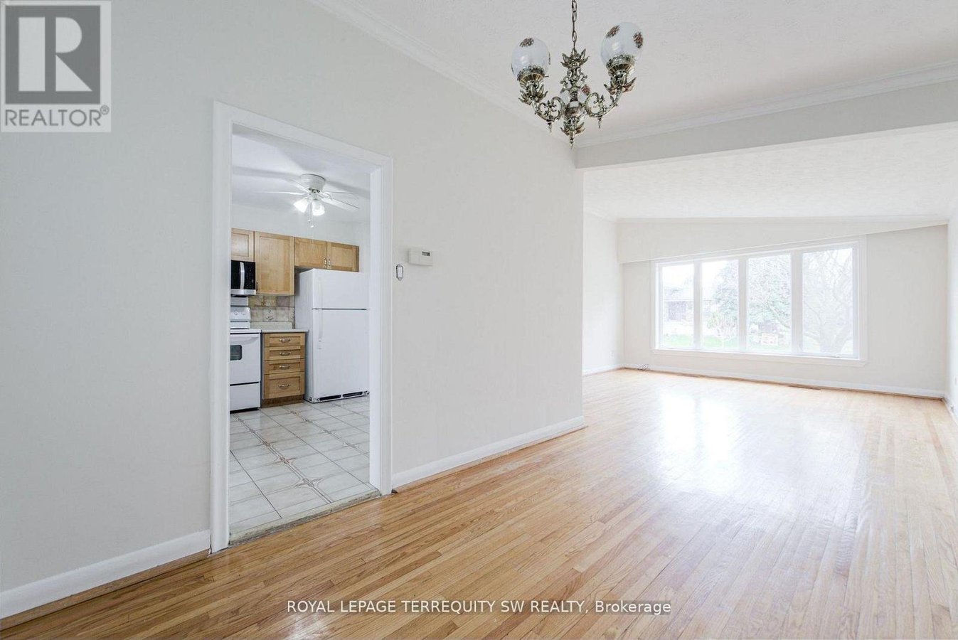 35 EUPHRASIA DRIVE - Photo 13