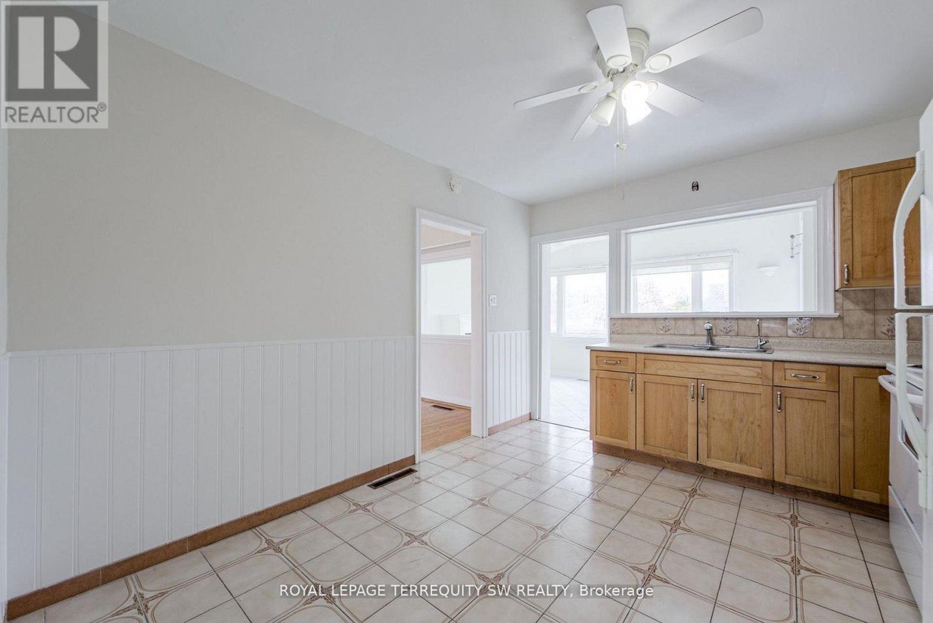 35 EUPHRASIA DRIVE - Photo 16