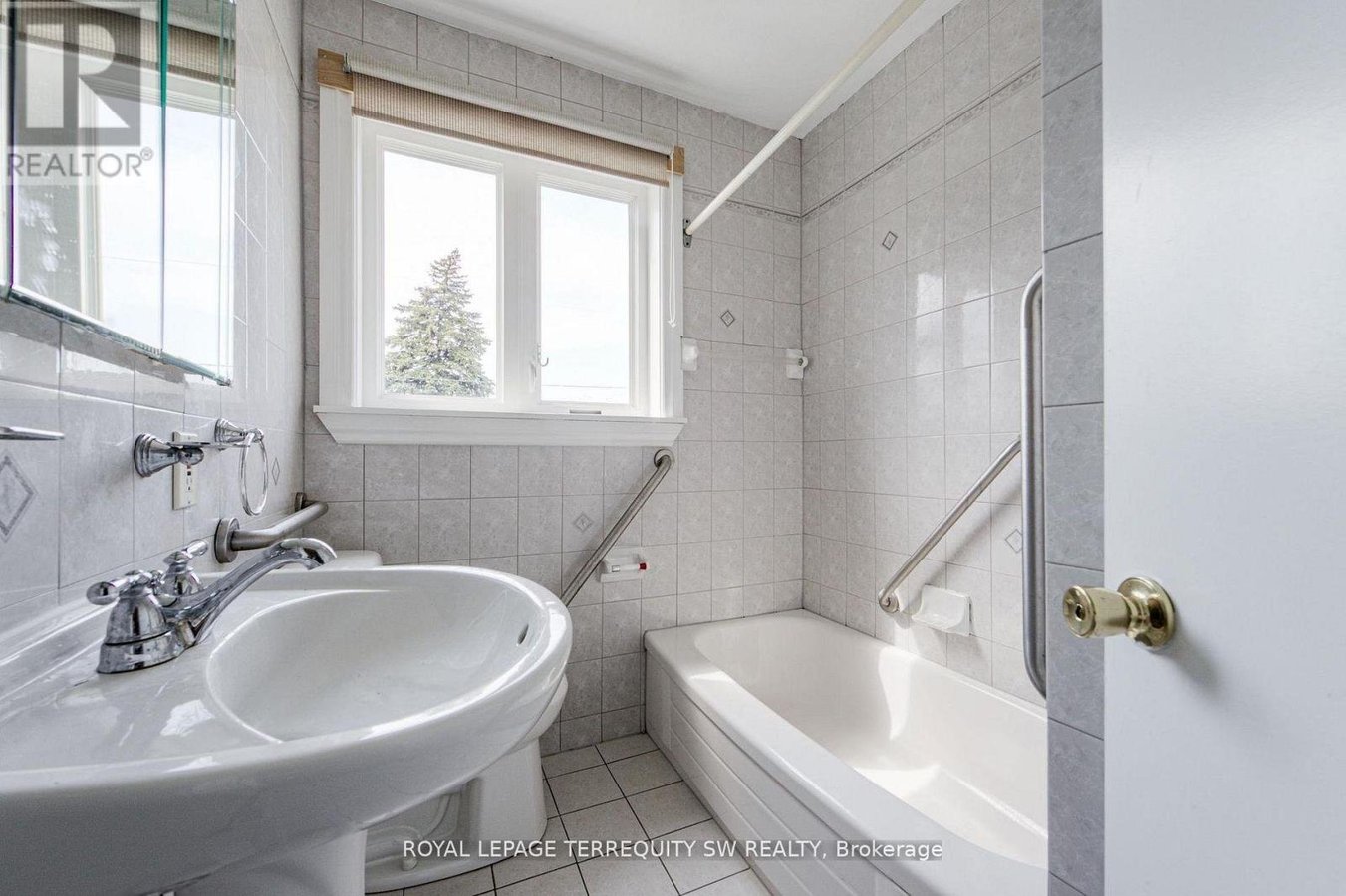 35 EUPHRASIA DRIVE - Photo 24