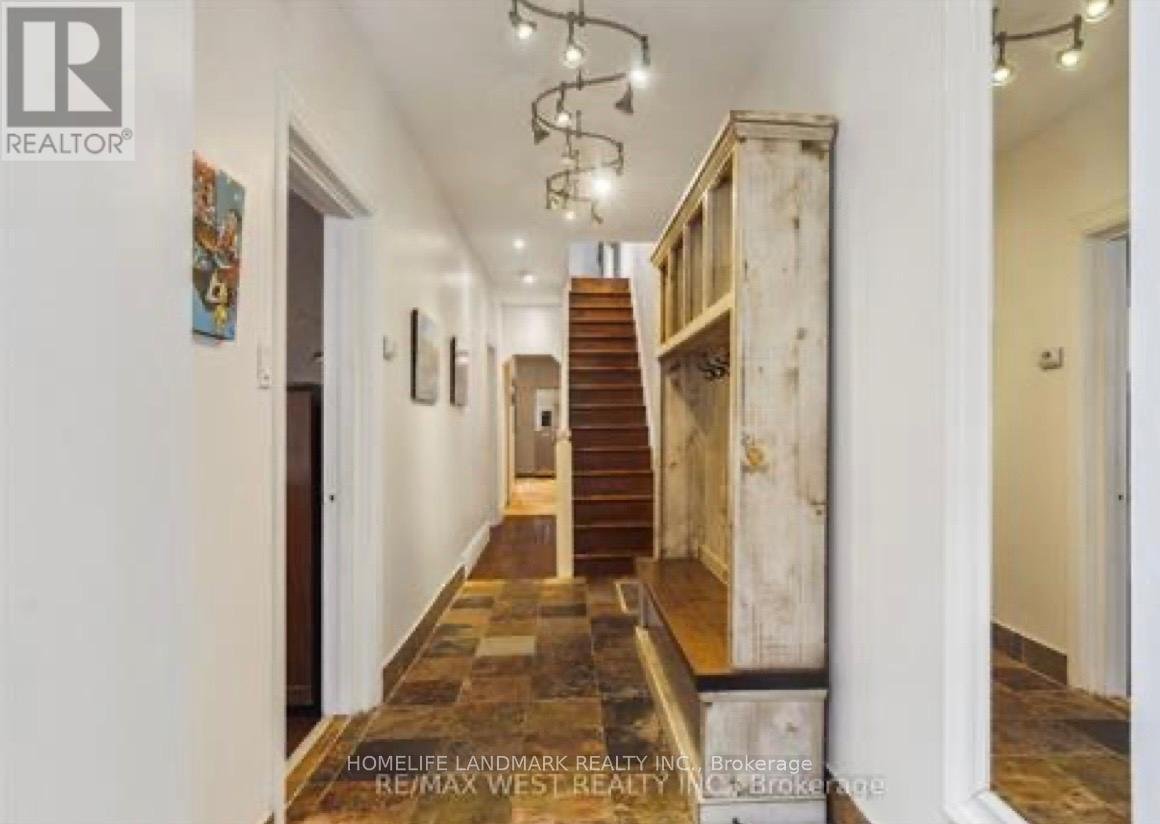 68 HASTINGS AVENUE - Photo 2