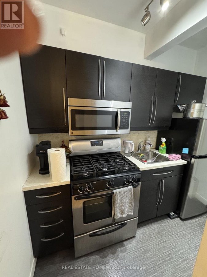 A3 - 426 MARKHAM STREET - Photo 2