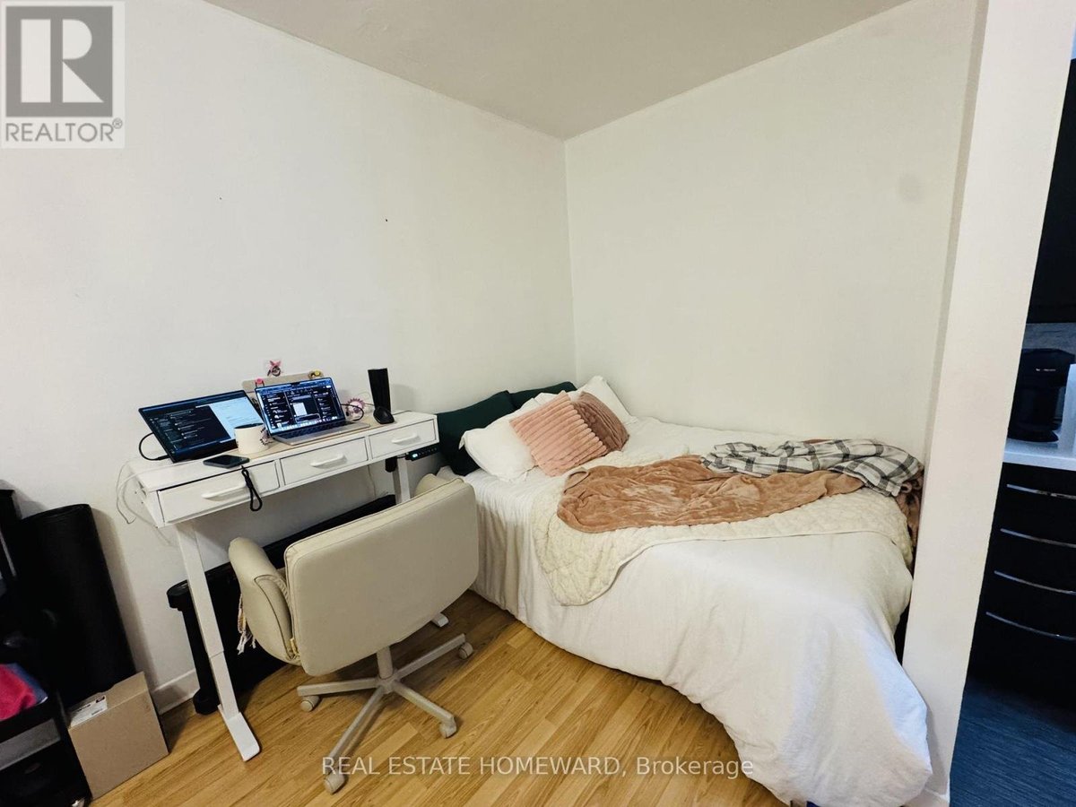 A3 - 426 MARKHAM STREET - Photo 4