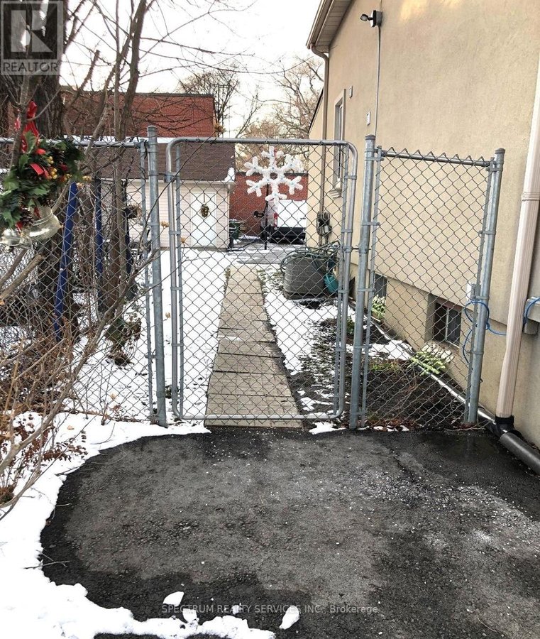 LOWER - 1002 WESTON ROAD - Photo 15