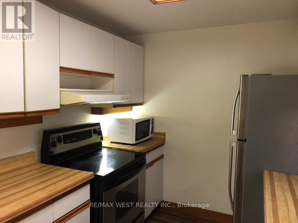 MAIN FLOOR - 305 ST CLAIR AVENUE E - Photo 7