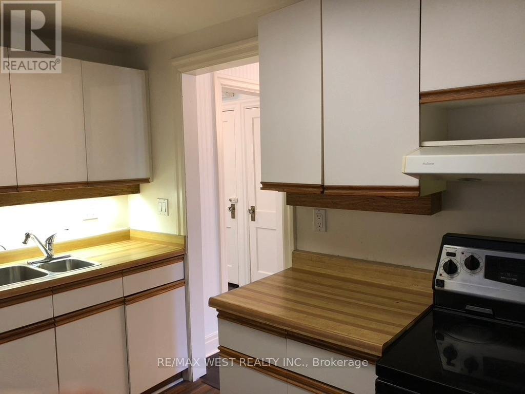 MAIN FLOOR - 305 ST CLAIR AVENUE E - Photo 8