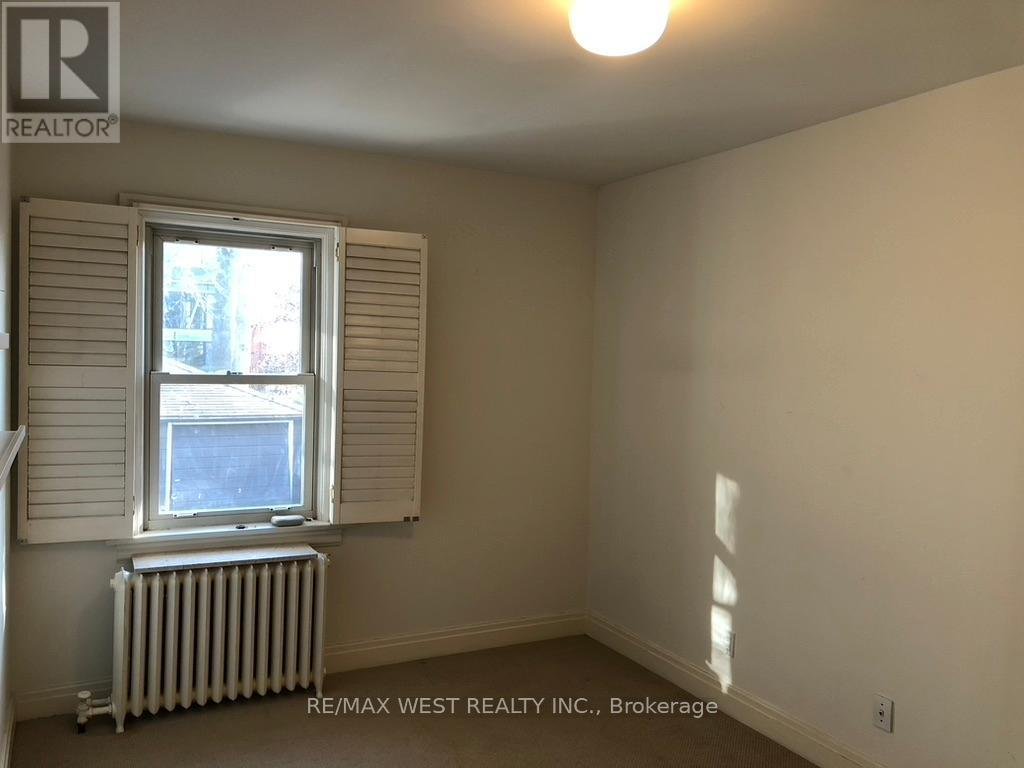 MAIN FLOOR - 305 ST CLAIR AVENUE E - Photo 9