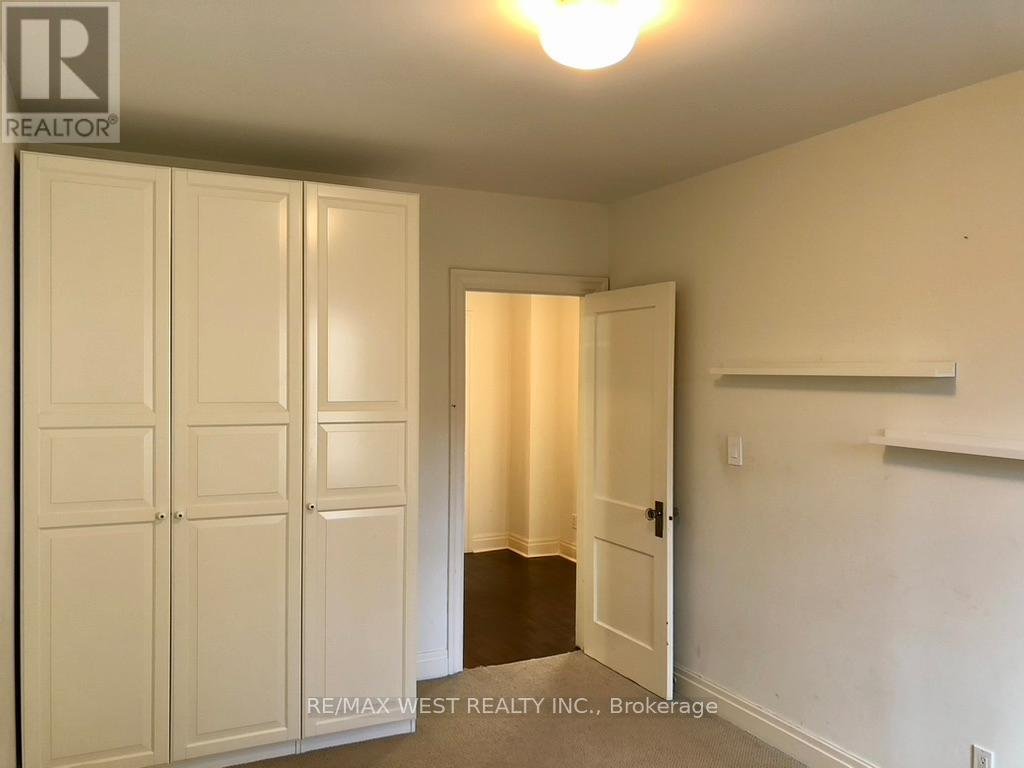 MAIN FLOOR - 305 ST CLAIR AVENUE E - Photo 10