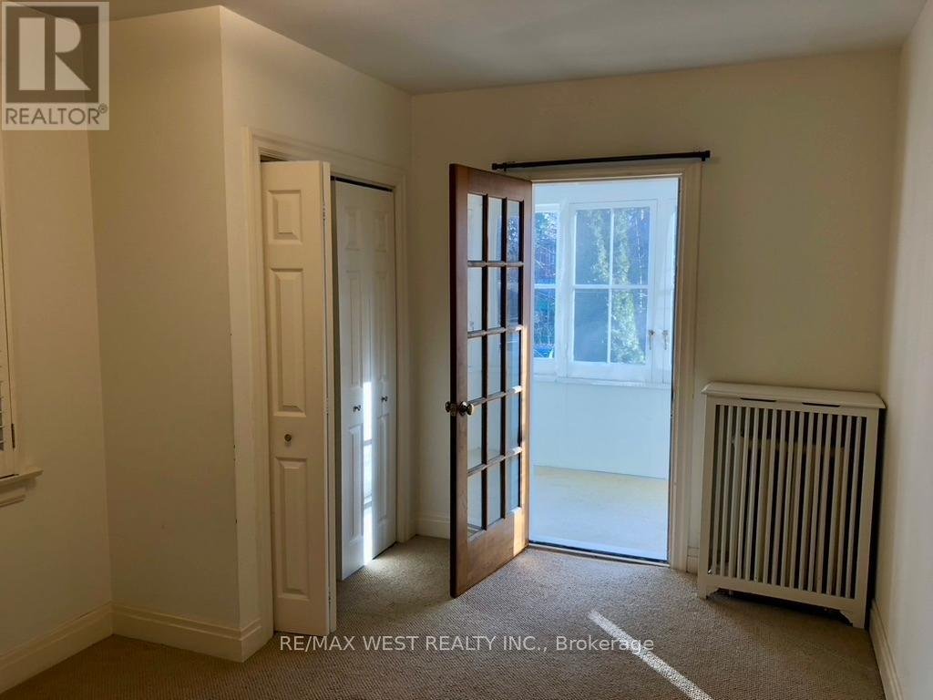 MAIN FLOOR - 305 ST CLAIR AVENUE E - Photo 11