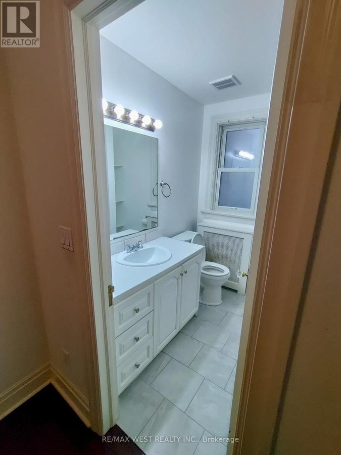 MAIN FLOOR - 305 ST CLAIR AVENUE E - Photo 13