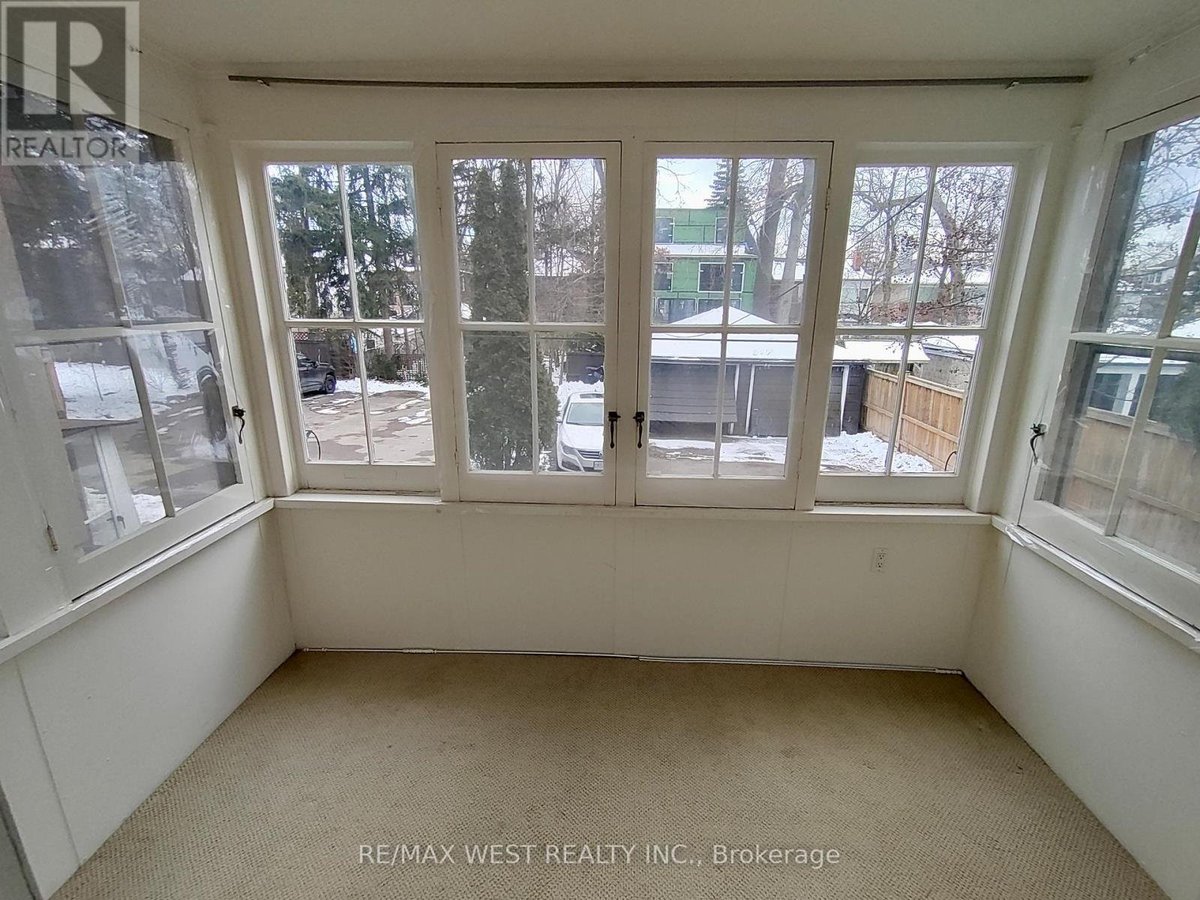 MAIN FLOOR - 305 ST CLAIR AVENUE E - Photo 17