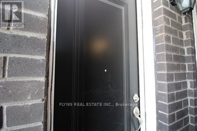 1 - 33 CREEKBANK ROAD - Photo 2