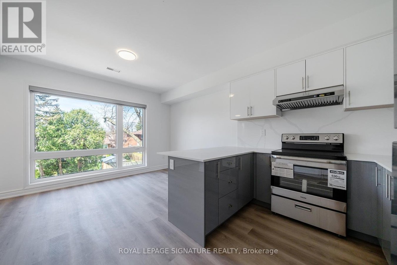 3 - 2052 PHARMACY AVENUE - Photo 1