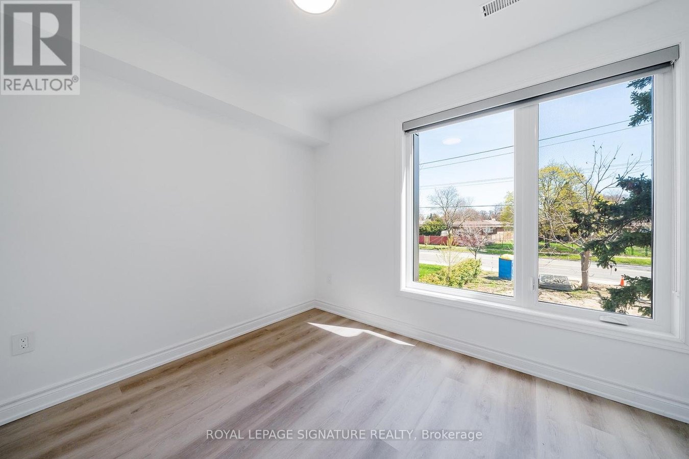 3 - 2052 PHARMACY AVENUE - Photo 6